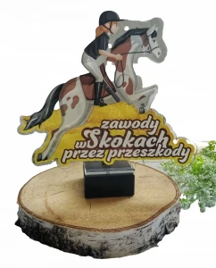 Statuetka akrylowa SKOKI PRZEZ PRZESZKODY koń opis