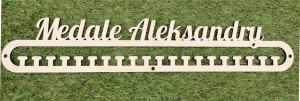 Personalizowany wieszak na medale z własnym napisem 