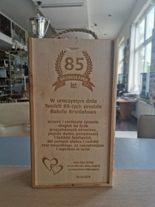 Surowa skrzynka z grawerem, podwójna, zasuwana