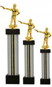 Zestaw trofeów strzeleckich STRZELEC pistolet broń krótka 37/32/28 cm opis