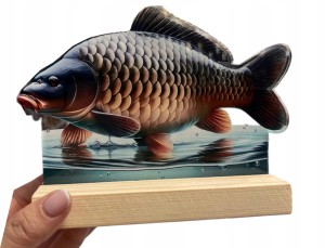 Największa Ryba big fish trofeum wędkarskie karp rybka 15 cm drewno akryl